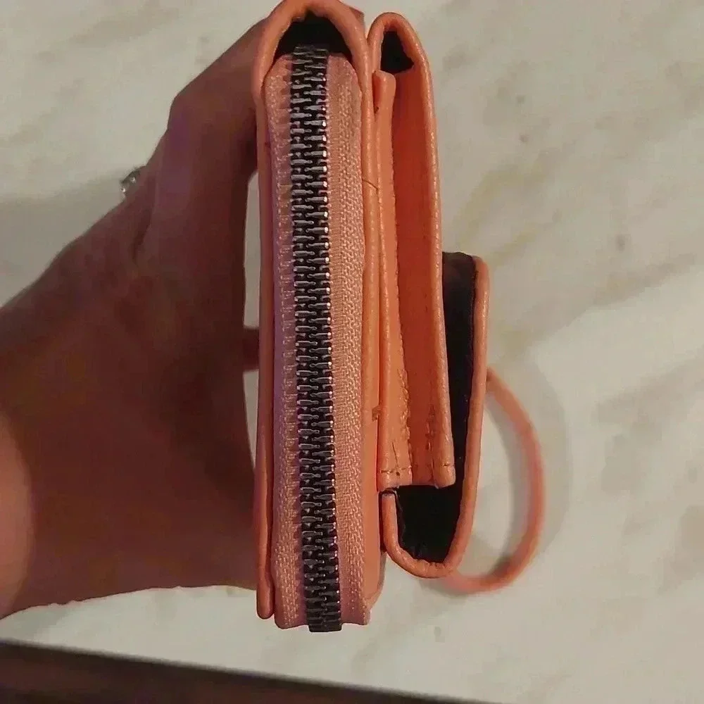 NWOT TAHARI PINK WRISTLET WALLET WITH IDENTITY PROOF LINING